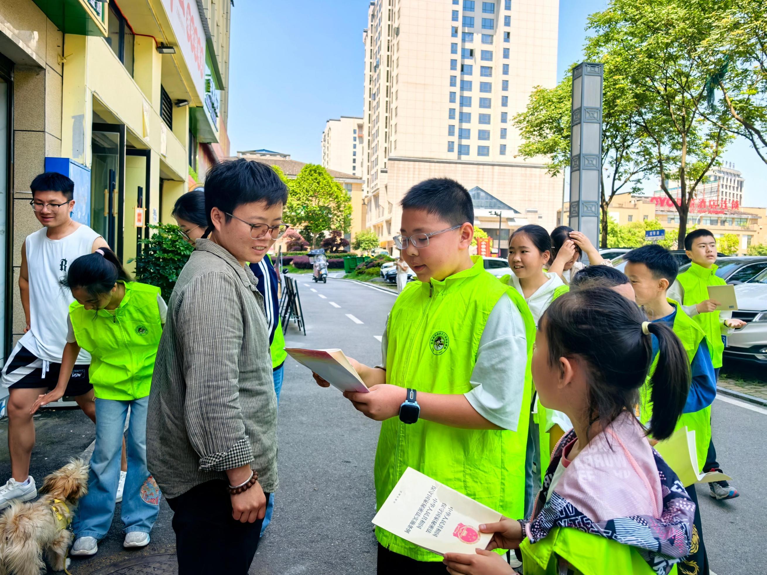 5.12张家界普法宣传2.jpg