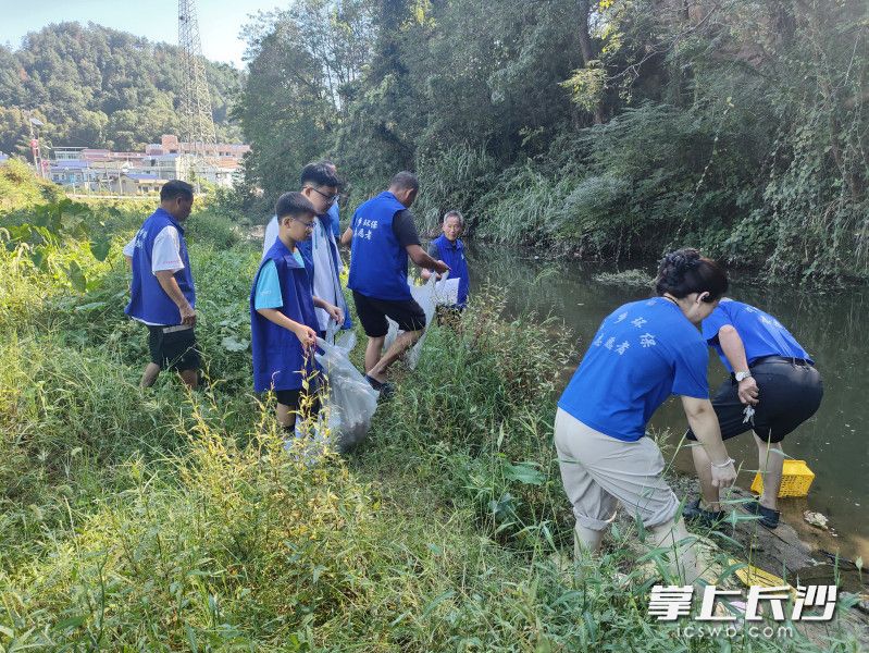 1760062965984070970.jpg 10.10假期我在岗!宁乡环保志愿者国庆中秋假期服务忙.jpg