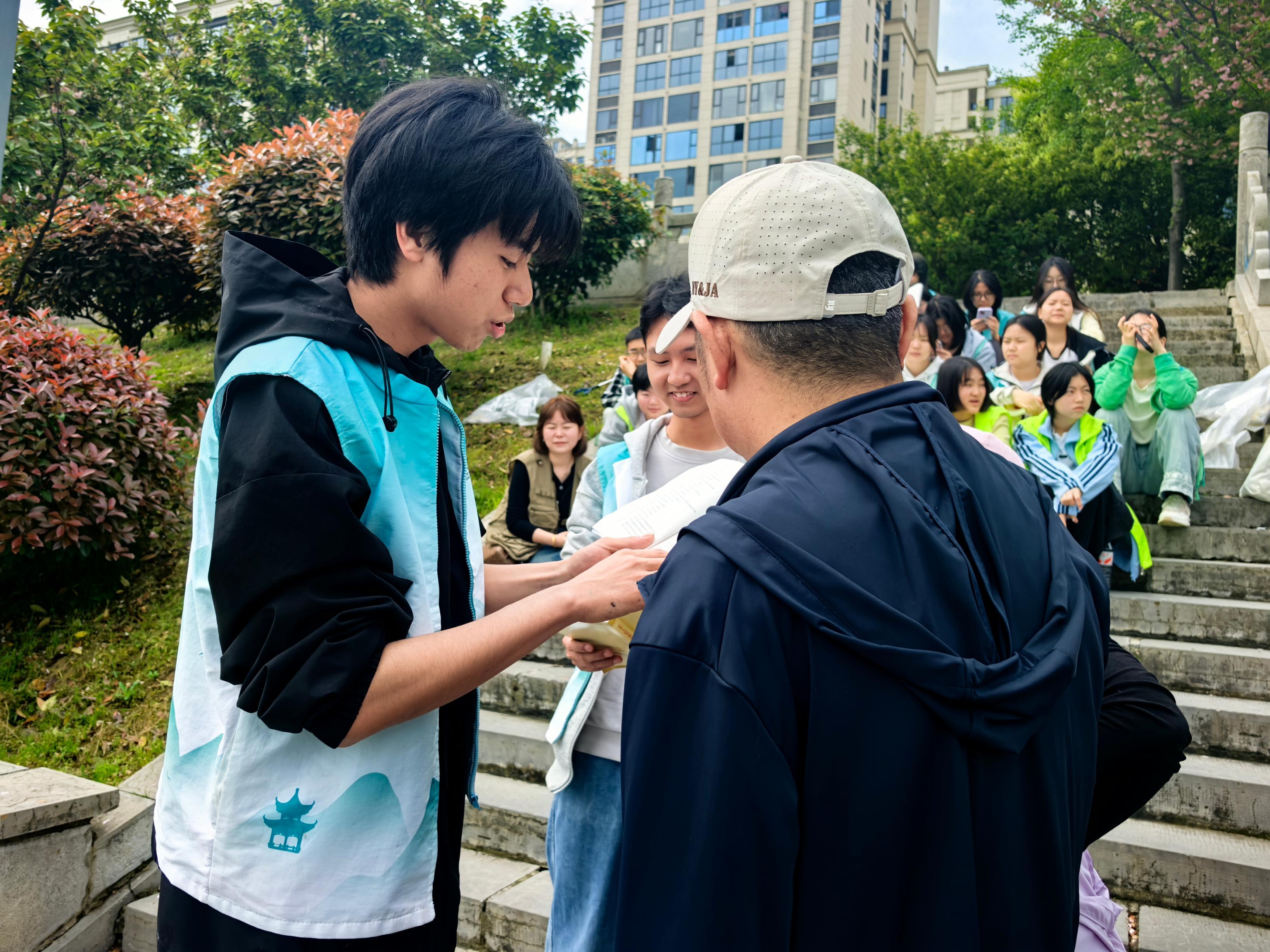 4.15学“典”知法守生态 张家界开展《中华人民共和国生态环境法典》主题普法宣传活动3.jpg